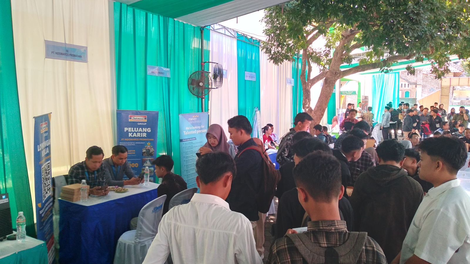 Kolaborasi Dunia Usaha dan Pendidikan: Job Fair SMK Mambaul Ulum Sukses Digelar