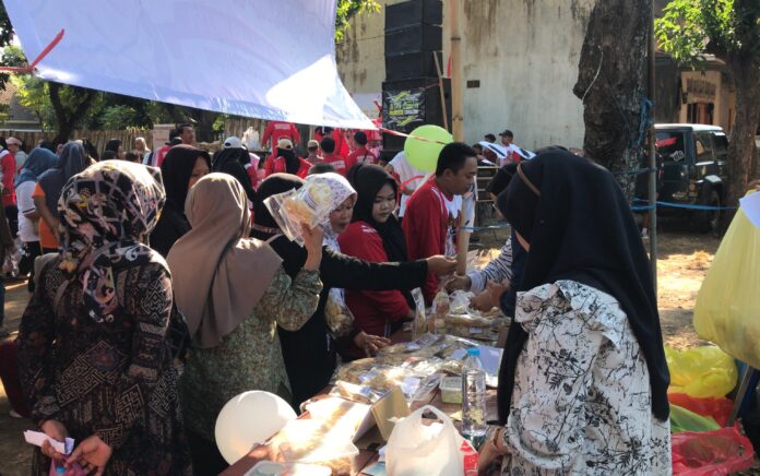 Mahasiswa KKN UMD Universitas Jember Selenggarakan Festival Kerupuk Beras Desa Widoropayung