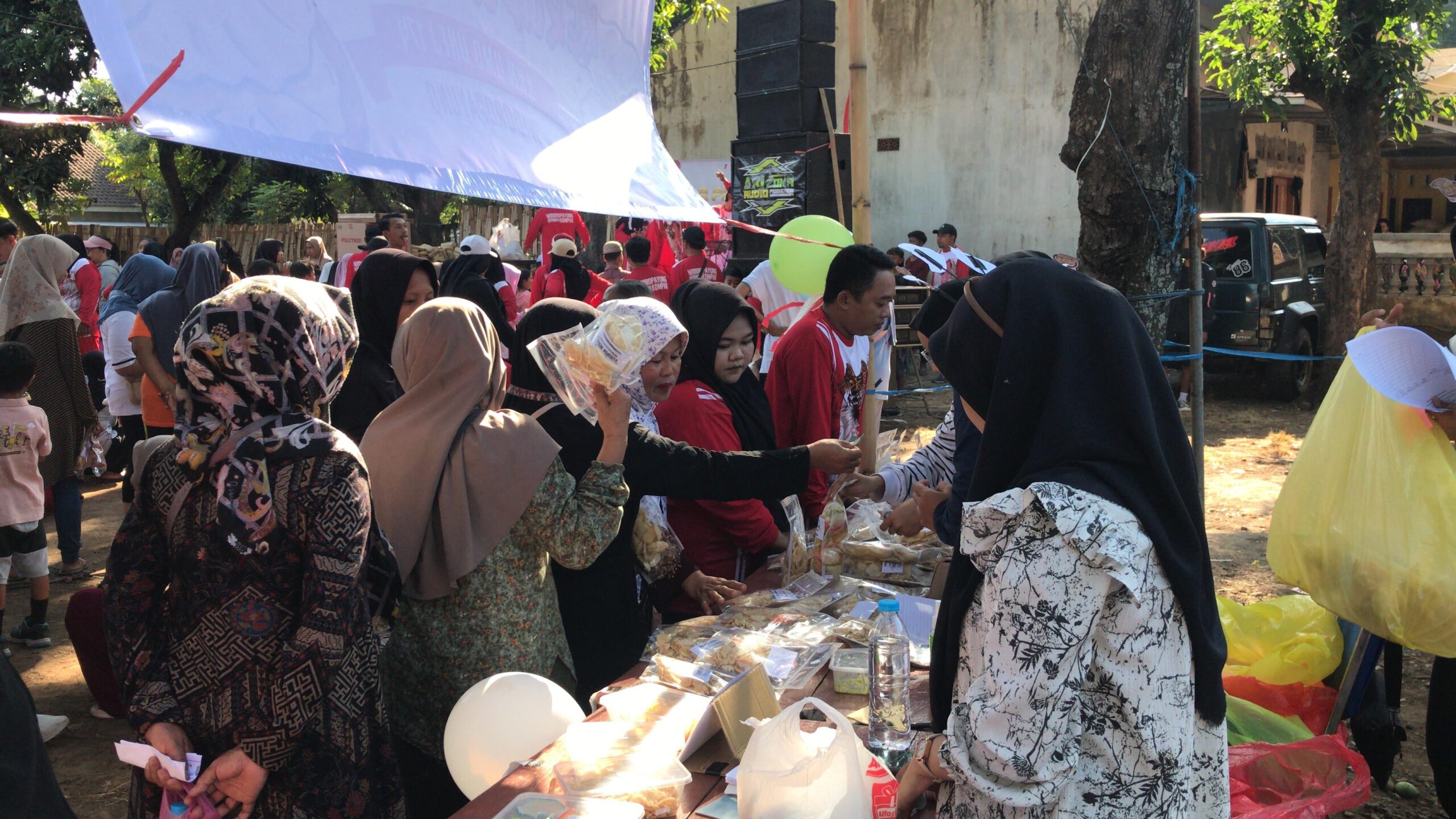 Mahasiswa KKN UMD Universitas Jember Selenggarakan Festival Kerupuk Beras Desa Widoropayung