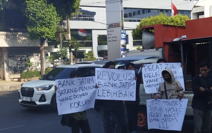 JADI Gelar Unjuk Rasa, Sebut Bank Jatim Menjadi Sarang Koruptor