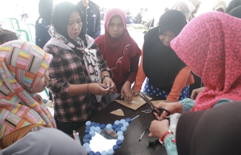 Kreatif Bersama GenBI Peduli Lingkungan Jember dalam Kegiatan Empowered Village IV: Zero Waste Crafting dari Limbah Anorganik