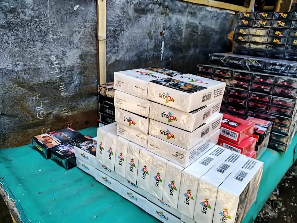 Satpol PP Lumajang Sita 104.106 batang Rokok Ilegal