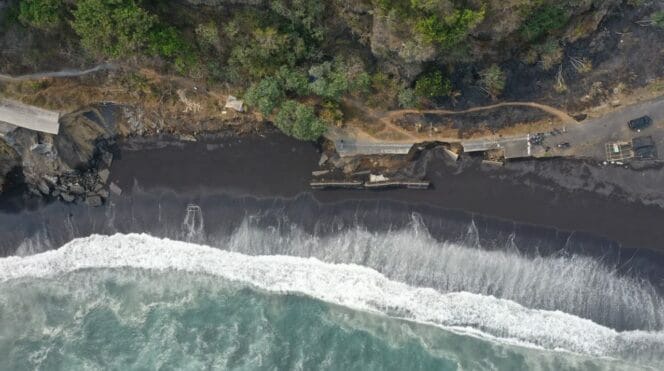 Jalur Pasirian-Tempursari Diterjang Abrasi, Pemkab Rencanakan Bangun Ulang Dibalik Bukit