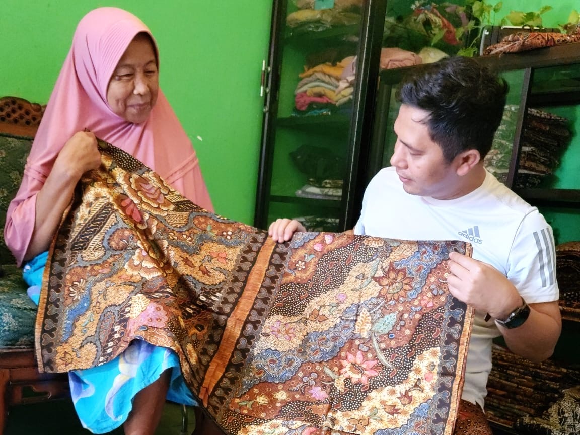 Hari Batik Nasional, Ketua PW Ansor Jawa Timur Kunjungi Pengrajin Batik Tradisional Pamekasan