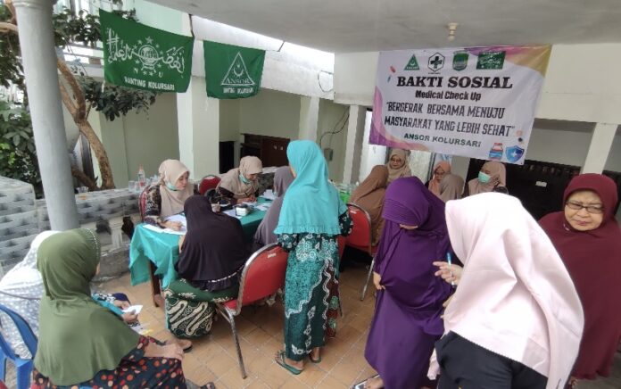 Peringati Hari Pahlawan, Ansor dan Banom NU Kolursari Adakan Baksos Medical Check Up