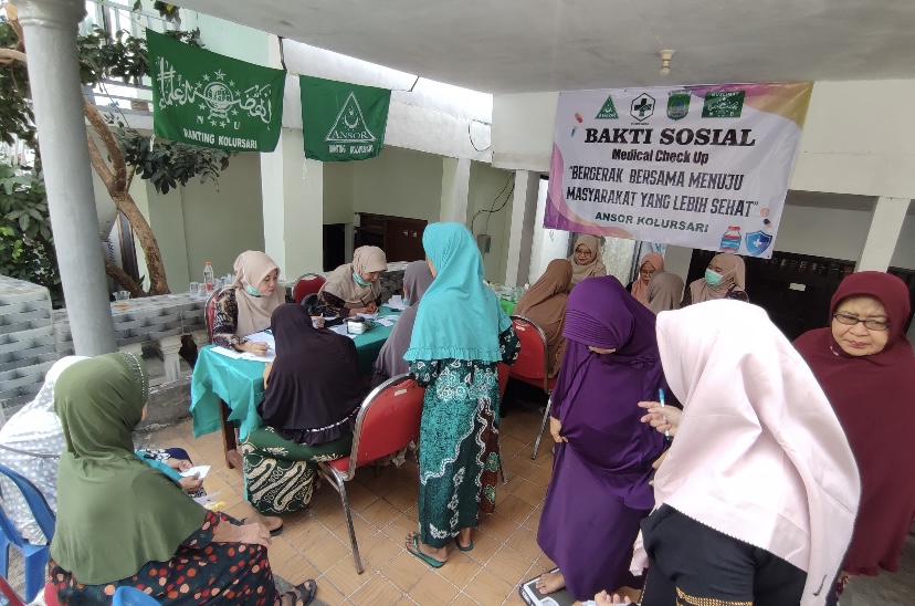 Peringati Hari Pahlawan, Ansor dan Banom NU Kolursari Adakan Baksos Medical Check Up