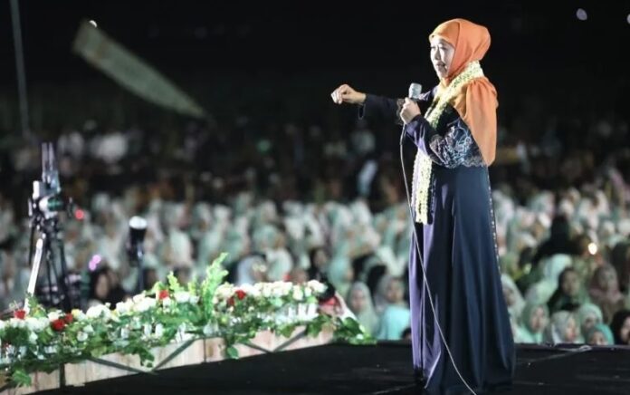 Khofifah Hadiri Milad Syubbanul Muslimin, KH Hasan Mutawakkil: Gubernur Idola Saya