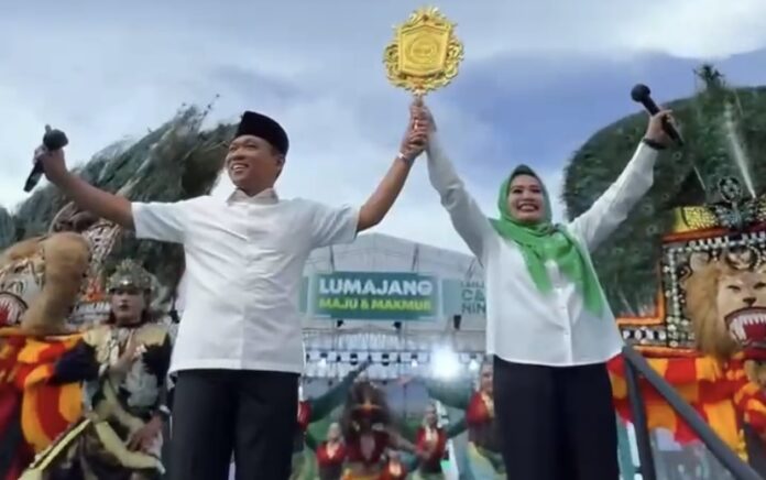 Ribuan Masyarakat Padati Stadion Semeru saat Kampanye Akbar Cak Thoriq-Ning Fika