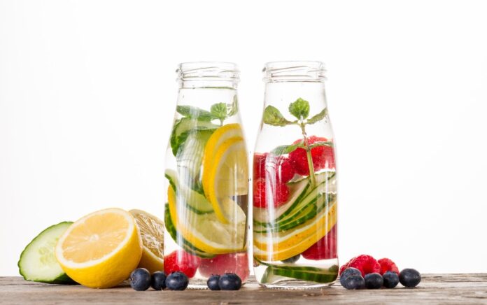 Manfaat Infused Water: Tren Minuman Kekinian untuk Detox Tubuh