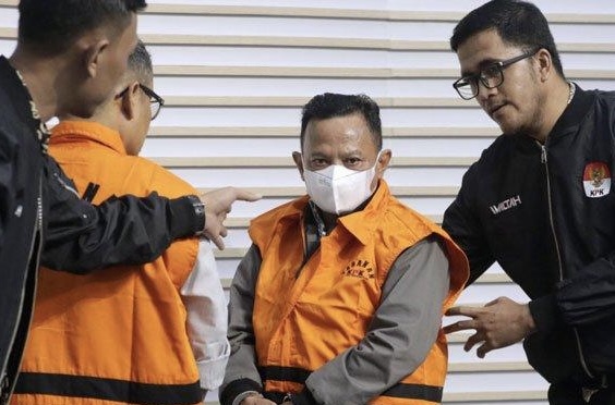 Rampok Dana PEN, Bupati Situbondo Karna Suwandi Ditangkap KPK