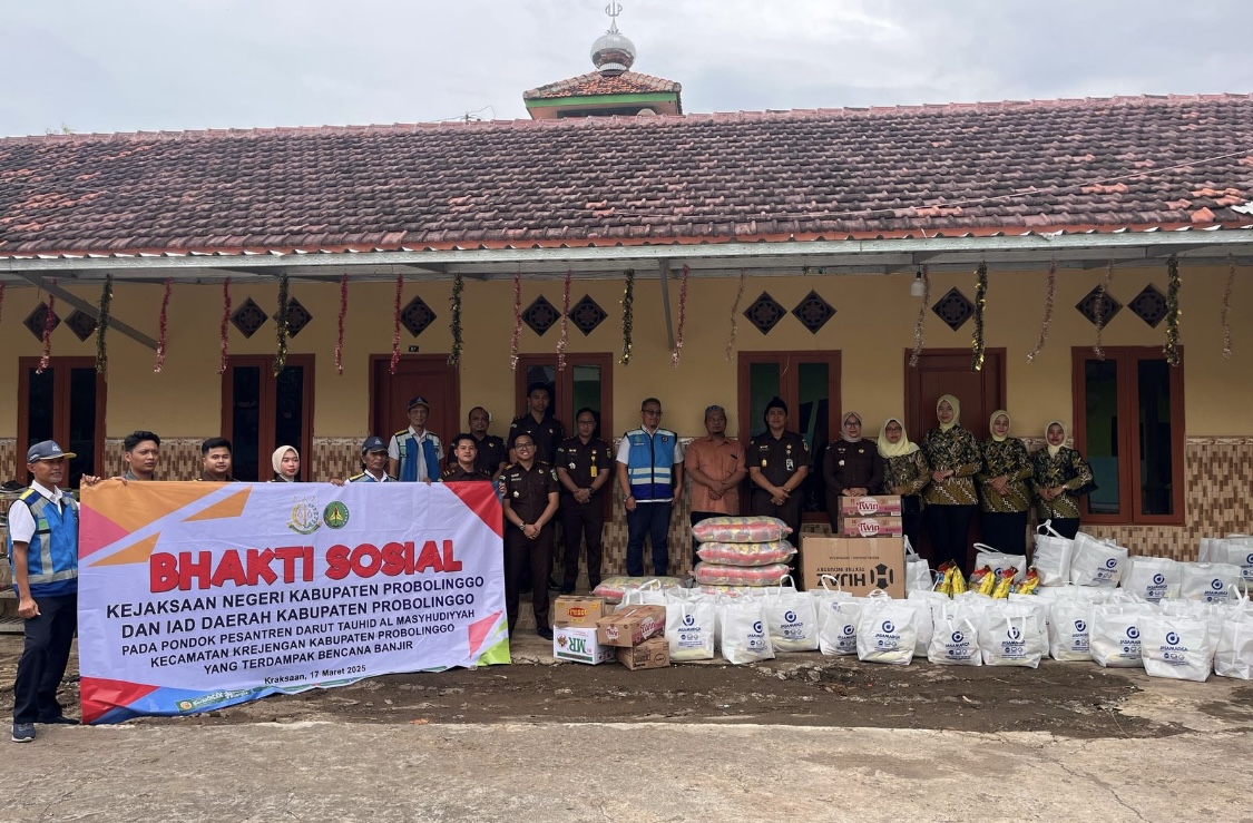 Kejaksaan Negeri Kabupaten Probolinggo Gelar Bakti Sosial bagi Korban Banjir di Pondok Pesantren Darut Tauhid